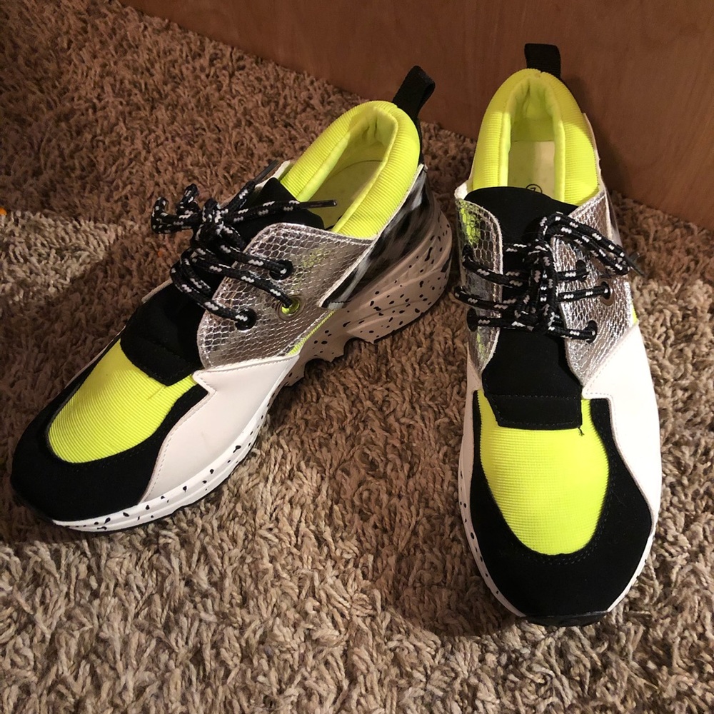 Bright yellow/Leopard shoes